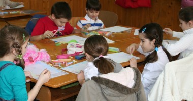 Stire din Cultură-Educație : Invățătoarele la control