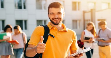 Stire din Cultură-Educație : Elevii, îndemnaţi să se înscrie în învăţământul profesional dual