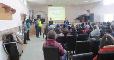 Galerie foto. Elevii, învățați cum să prevină violența - 4