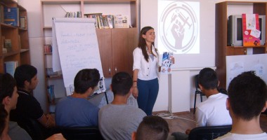 Stire din Cultură-Educație : Elevii își asumă  lupta împotriva drogurilor