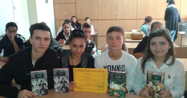 Stire din Cultură-Educație : Ce donații au făcut elevii Liceului "Dragomir Hurmuzescu"