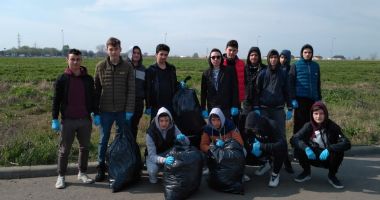 Elevii Liceului de Marină au igienizat străzile Constanței - 2