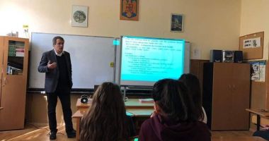Liceenii de la "Călinescu", dornici să afle  cum își pot continua studiile în Franța - 2