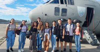 Stire din Cultură-Educație : Premiați la Olimpiada Forumului Școlilor Militare Secundare din Europa, în tabăra de la Veneția