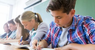 Stire din Cultură-Educație : Notele de la simularea examenelor de Evaluare Națională și BAC 2019 pot fi trecute în catalog