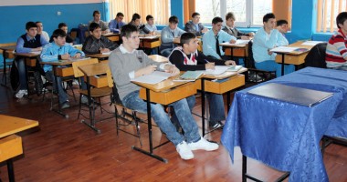Stire din Cultură-Educație : Viitorii marinari își omagiază ilustrul înaintaș
