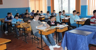 Elevii constănțeni au chiulit milioane de ore!