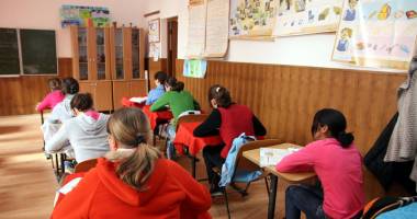 Stire din Cultură-Educație : Elevii sărbătoresc "Mica Unire", la Muzeul de Istorie Națională