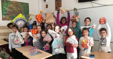 Stire din Cultură-Educație : Elevii Școlii nr 43 "Ferdinand" îi ajută pe copiii din centrele de plasament