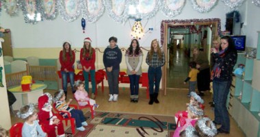 Stire din Cultură-Educație : Elevii secției muzică ai Colegiului de Arte au plecat la colindat