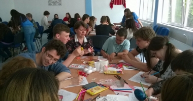 Stire din Cultură-Educație : Elevii și profesorii din Medgidia dansează la Balul Primăverii