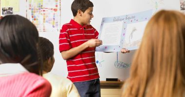 Stire din Cultură-Educație : Elevii și studenții, provocați să învețe să vorbească în public