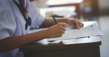 Stire din Cultură-Educație : Peste 5.900 de elevi din Constanța susțin azi prima probă a simulării Bac 2026 în 59 de centre