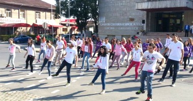 Stire din Cultură-Educație : Elevii medgidieni luptă împotriva cancerului și a violenței