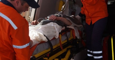 Stire din Eveniment : ATAC SÂNGEROS LA CONSTANȚA. TÂNĂR ÎNJUNGHIAT ÎN PIEPT, DE URGENȚĂ LA SPITAL