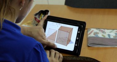 Stire din Cultură-Educație : Tablete pentru elevii de la Şcoala Gimnazială 23 August