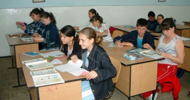 Stire din Cultură-Educație : Uite cine vrea să predea carte elevilor constănțeni!