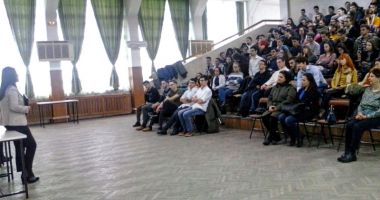 Stire din Cultură-Educație : Elev orientat, student angajat. Liceenii de la "Blaga" se pregătesc  de facultate