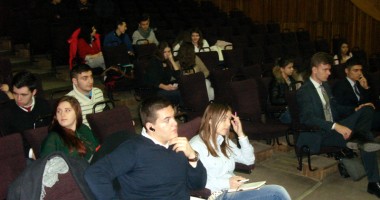 Elevul-problemă de la "Traian" intenționează să dea în judecată conducerea liceului - 2