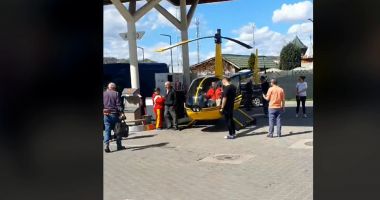 Stire din Actualitate : O imagine incredibilă a stârnit multe comentarii pe internet: Un elicopter rămas fără combustibil a alimentat într-o benzinărie