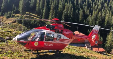 Stire din Eveniment : Un bărbat a fost rănit după ce s-a răsturnat cu ATV-ul. Transportat cu elicopterul SMURD