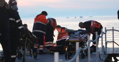 Stire din Eveniment : IMAGINILE TRAGEDIEI / ELICOPTER PRĂBUȘIT ÎN LACUL SIUTGHIOL / Galerie foto