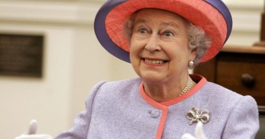 Stire din Actualitate : Regina Elizabeth II nu va participa la summitul Commonwealth