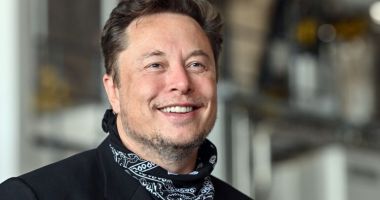 Stire din Actualitate : Cele mai virale meme-uri cu Elon Musk în România: „Dacă avea cu adevărat bani, venea vara în Mamaia”