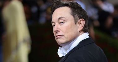 Stire din Actualitate : Elon Musk, despre efectele secundare după vaccin: "Câteva zile am simțit că mor"