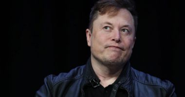 Stire din Actualitate : Tatăl lui Elon Musk spune că nu este mândru de fiul său