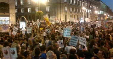 Stire din Actualitate : Proteste la Madrid / Mii de spanioli au ieșit în stradă opunându-se vizitei Papei Benedict al XVI-lea