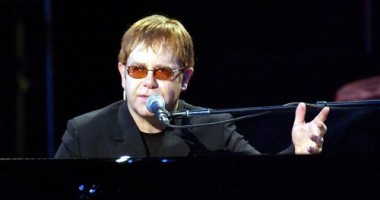 Stire din Monden : Elton John va produce un film autobiografic