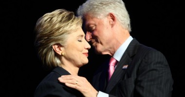 Stire din Actualitate : Epuizat de boli, BILL CLINTON o roagă pe soția lui să nu îl părăsească înainte de moarte!