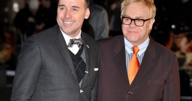 Stire din Monden : Elton John se va căsători cu partenerul său de viață, David Furnish