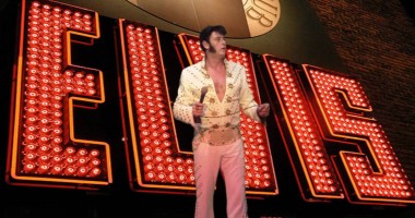 Stire din Cultură-Educație : Elvis Presley va oficia ceremoniile de Valentine’s Day la Maritimo!