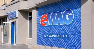 Stire din Economie : Reduceri imense la eMAG. -60% la îmbrăcăminte, încălțăminte și ceasuri