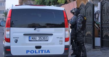Stire din Eveniment : Arestări în cazul spargerii de la eMag Constanța
