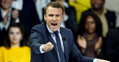 Stire din Actualitate : Emmanuel Macron își reevaluează miniștrii într-un mod șocant: "Este pipi de pisică  ceea ce voi..."