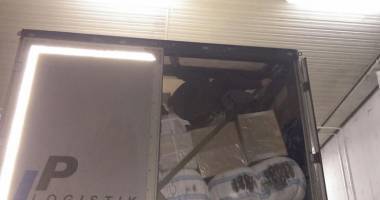 Emigranți ascunși într-un camion, prinși la granița cu Bulgaria - 2