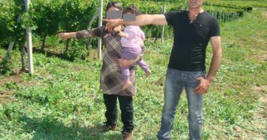 Stire din Eveniment : Familie de emigranți iranieri, prinși la graniță