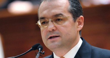 Stire din Politică-Administrație : "Oricând este posibil să mai plece și alte companii din România"