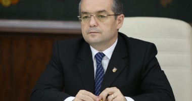 Stire din Politică-Administrație : Emil Boc a acceptat să facă parte din Fundația Mișcarea Populară