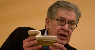 Stire din Cultură-Educație : Poet și romancier, în stare gravă la spital