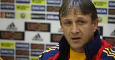 Stire din Sport : Fotbal / Emil Săndoi s-a despărțit de Naționala de tineret!