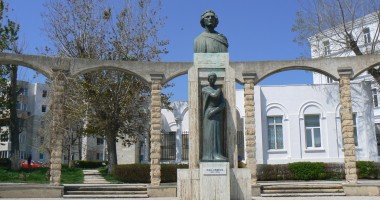 Omagiu adus lui Eminescu de membri ai Forței Civice Constanța