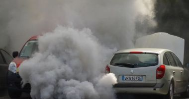 Stire din Actualitate : Industria auto cere UE retragerea amenzilor pentru exces de emisii de CO2, în 2025