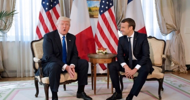 Stire din Actualitate : Emmanuel Macron l-a invitat  pe Donald Trump la parada din 14 iulie