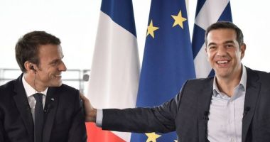 Stire din Actualitate : Emmanuel Macron salută curajul și demnitatea poporului grec în timpul crizei