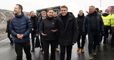 Stire din Actualitate : Emmanuel Macron îi va primi miercuri pe liderii Danemarcei și Groenlandei