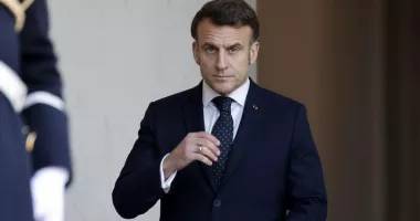 Stire din Actualitate : Macron cheamă liderii partidelor la consultări privind securitatea Ucrainei